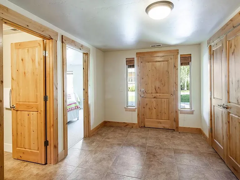 5640 Kodiak Way — Photo 32