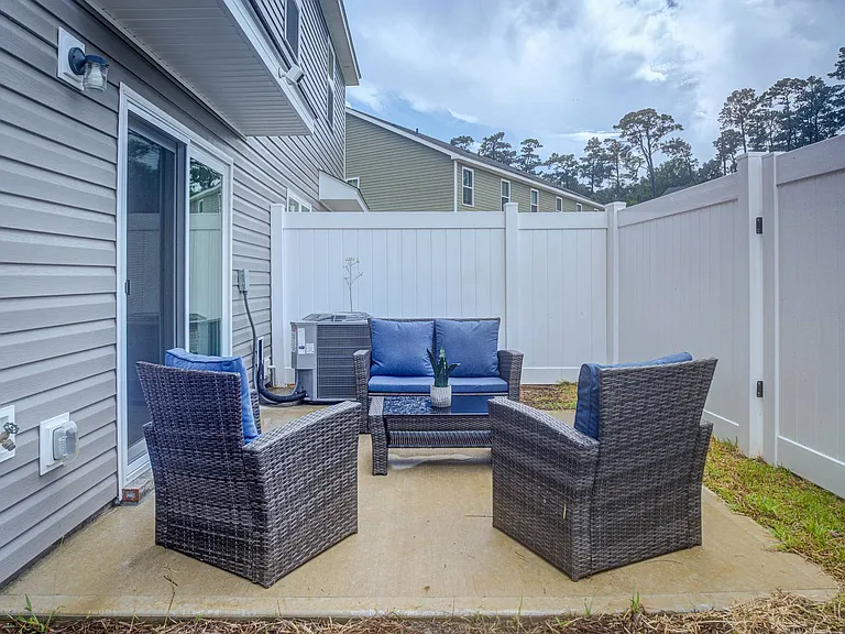 Governor Treutlen Cir — Photo 29