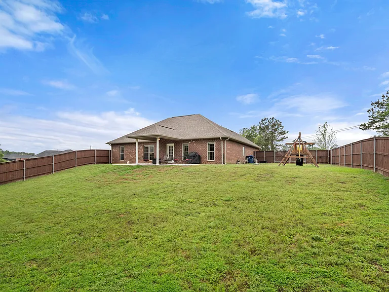 105 Small Oaks Rd — Photo 3