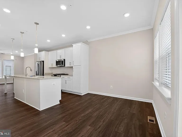 8041 Baxter St — Photo 9