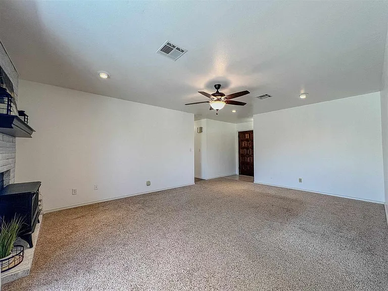 2713 Mount Vernon Rd — Photo 3