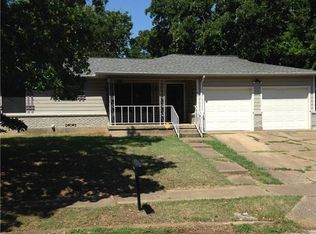 1102 Oak Ridge Dr, Denison, TX 75020