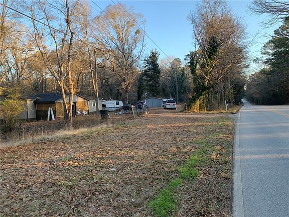 3rd image of 620 Old Hutchinson Mill Rd