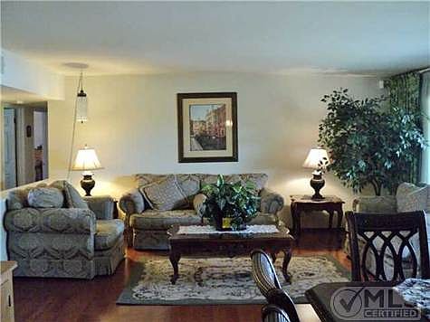 2nd image of 4151 Larchmont Dr