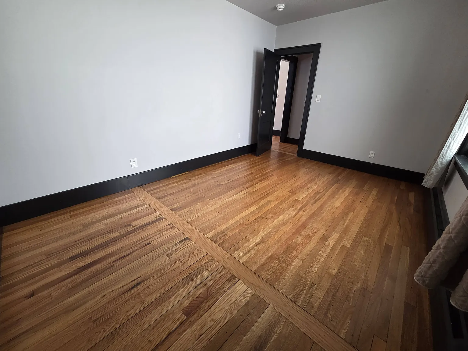 3 bed, 1152 sqft, $2,500 — Photo 3