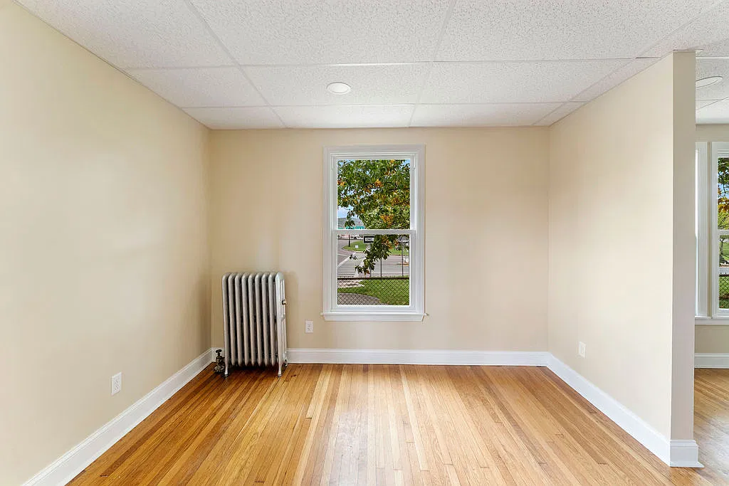 1 bed, 900 sqft, $1,000 — Photo 3
