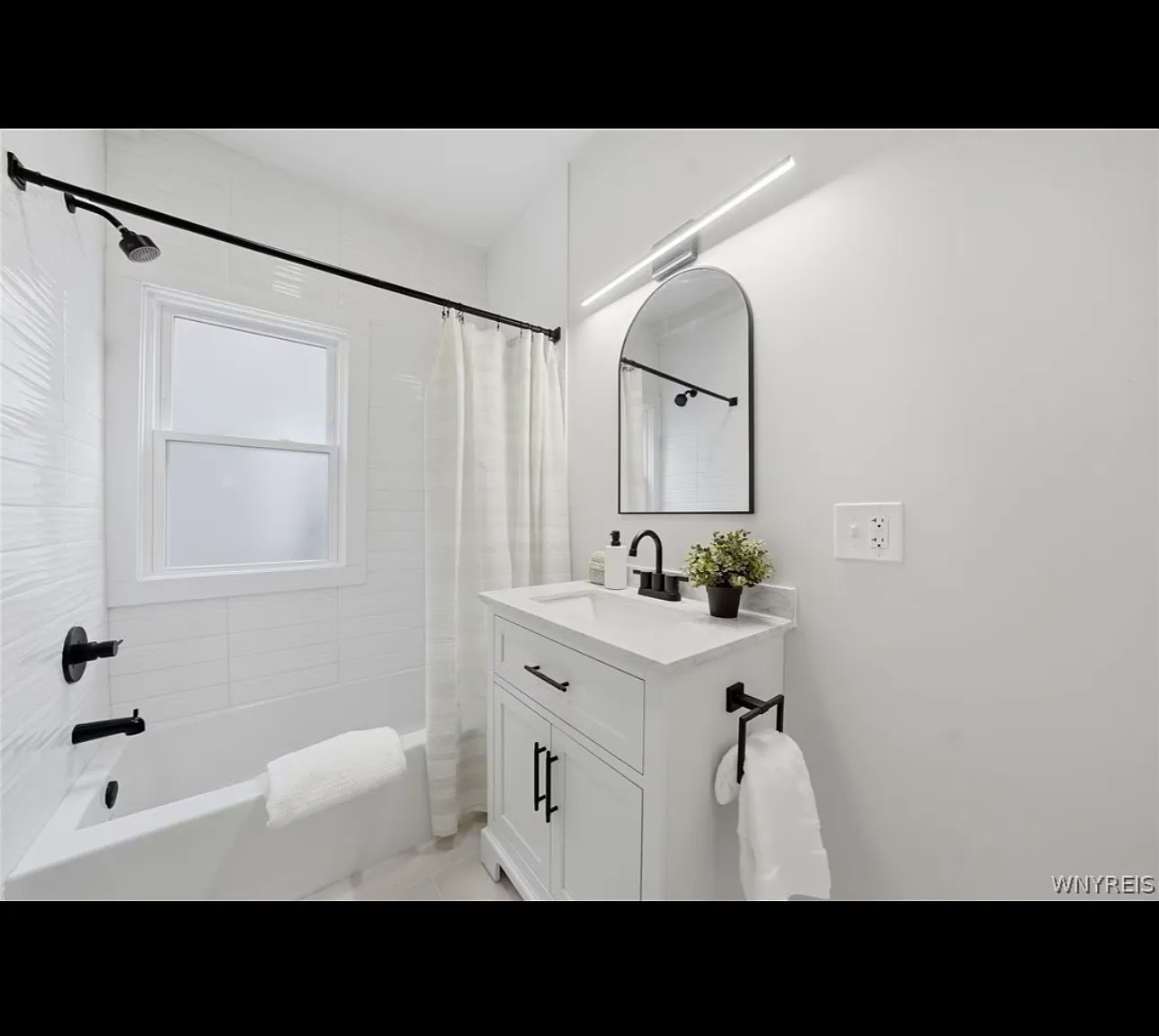 2 bed, 1130 sqft, $1,700 — Photo 2