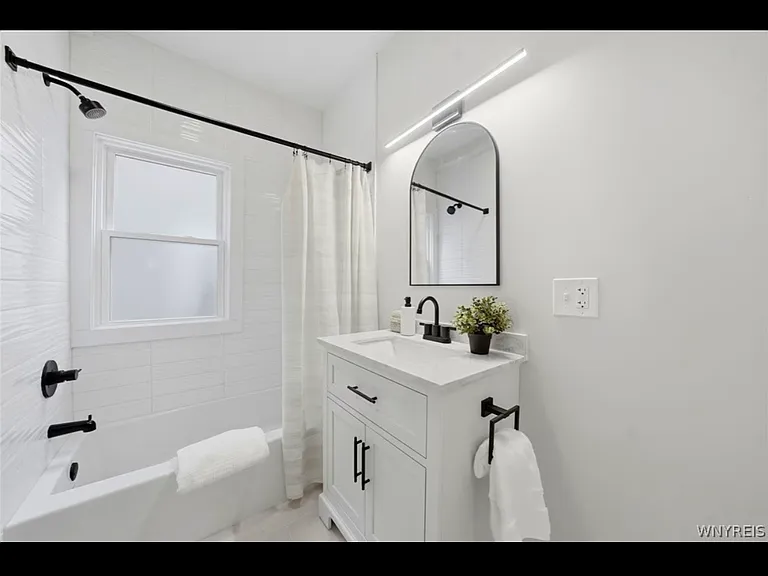 90 Armin Pl #1 — Photo 2