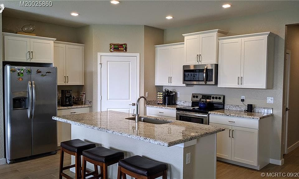1st image of 3014 NE Skyview Ln