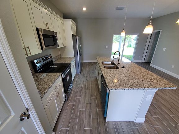 3rd image of 215 Grouper Ct