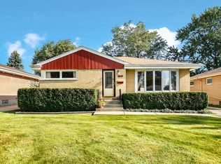 136 Rosemont Ave, Roselle, IL 60172