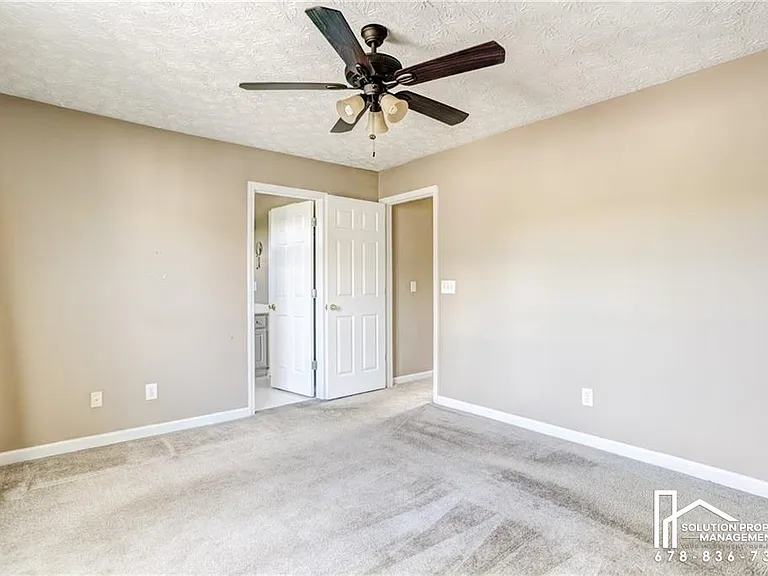 709 Bedford Ct — Photo 5