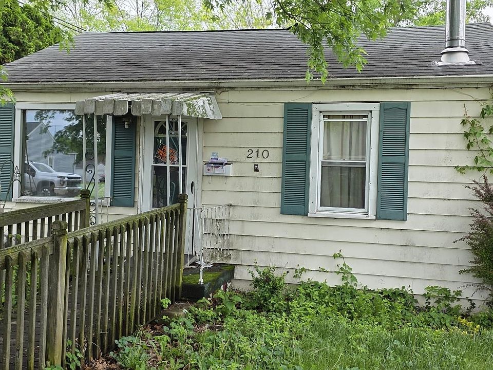 1st image of 210 W 25th St