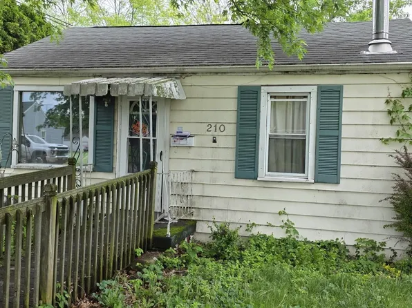 210 W 25th St, Connersville, IN 47331