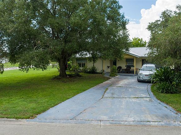 3rd image of 4001 Bishop Cir