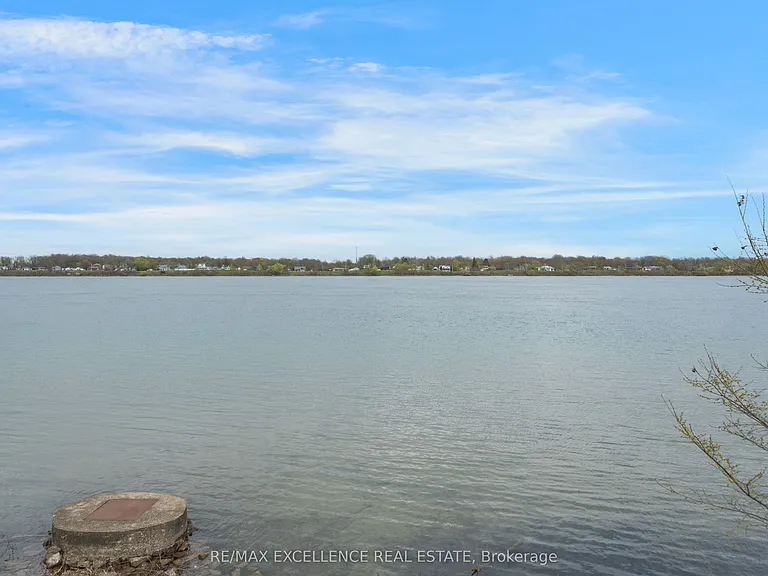 12575 Niagara River Pkwy — Photo 1