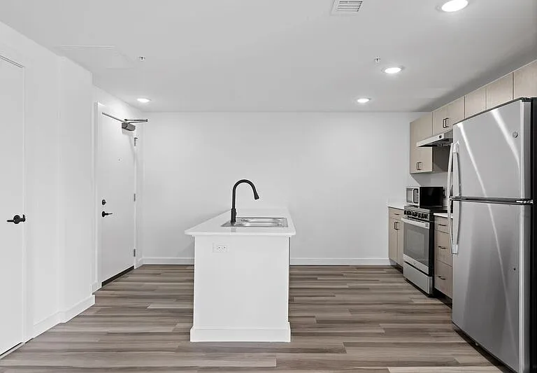 East Line Apartments — Photo 8