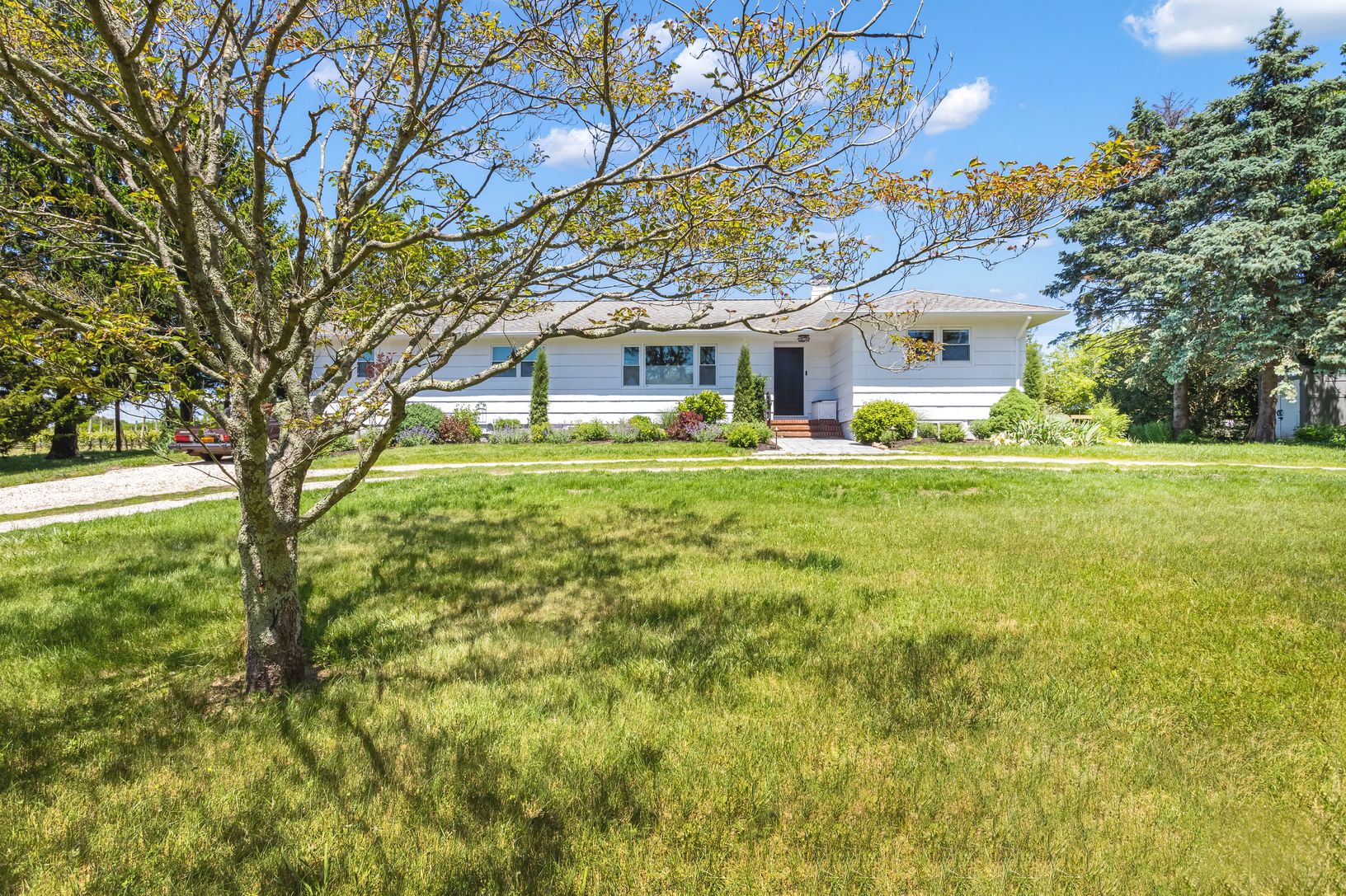  Front of Home, circular drive