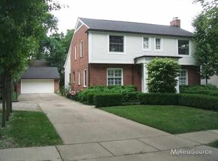 552 Mohegan St, Birmingham, MI 48009
