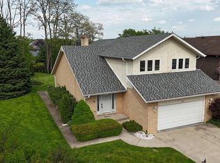 8315 Helen Ct, Downers Grove, IL 60516