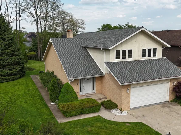 8315 Helen Ct, Downers Grove, IL 60516