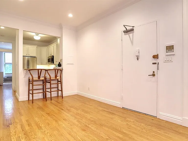 1122 Hudson St #2B — Photo 5