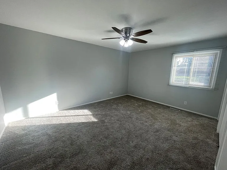 11803 S 27th St — Photo 6