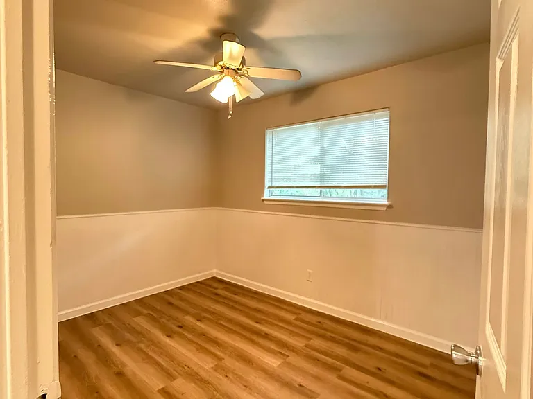1690 Hofheinz St #B1 — Photo 7