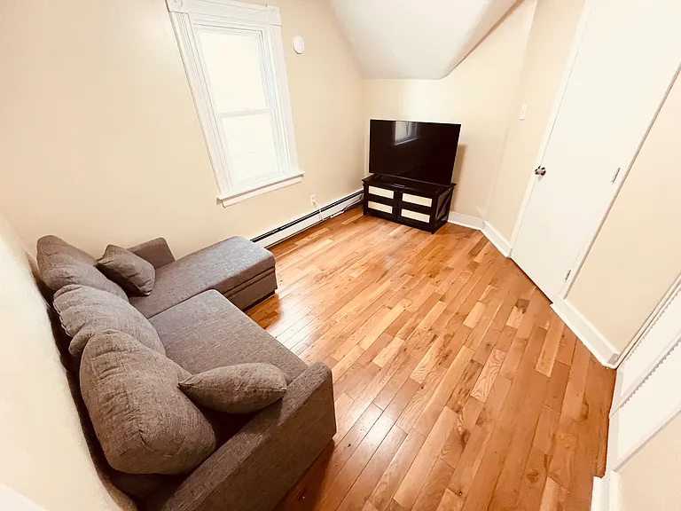 117 Lloyd St #3 — Photo 8
