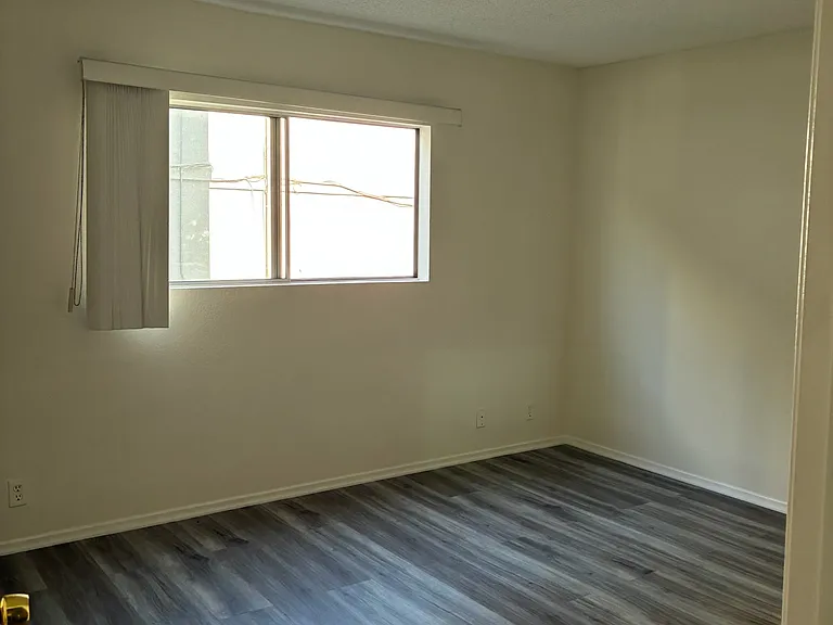 14724 Victory Blvd #102 — Photo 7
