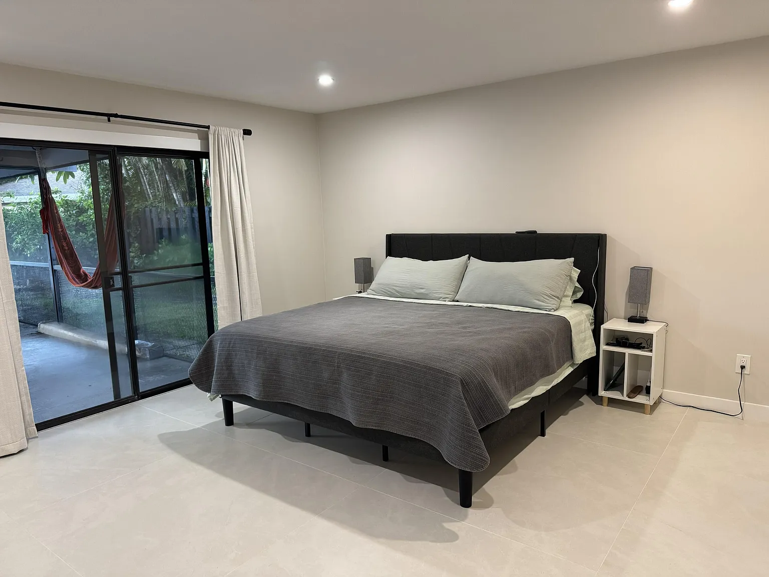 5 bed, 2.0 bath, 1774 sqft, $8,000 — Photo 3