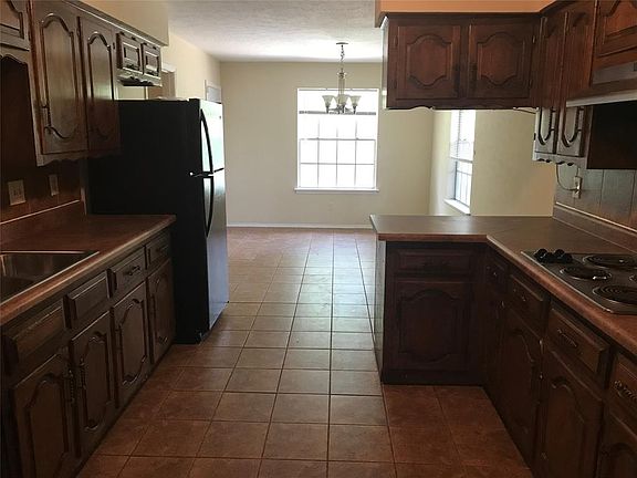 3rd image of 235 Softwood Dr
