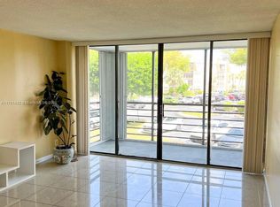 20400 W Country Club Dr APT 217, Aventura, FL 33180