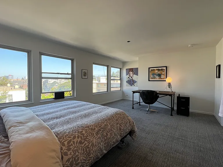 Primary bedroom - Light filled