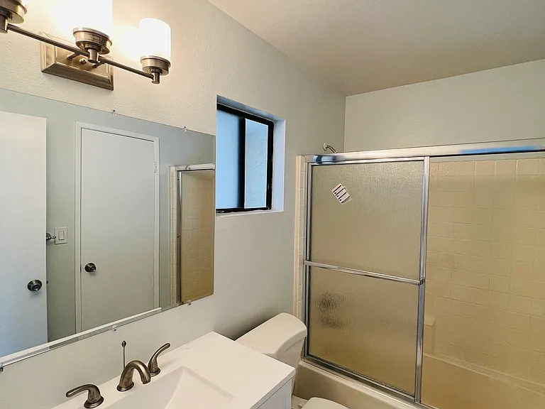 327 La France Ave #E — Photo 18
