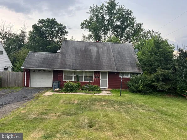 1000 Trenton Rd, Levittown, PA 19054