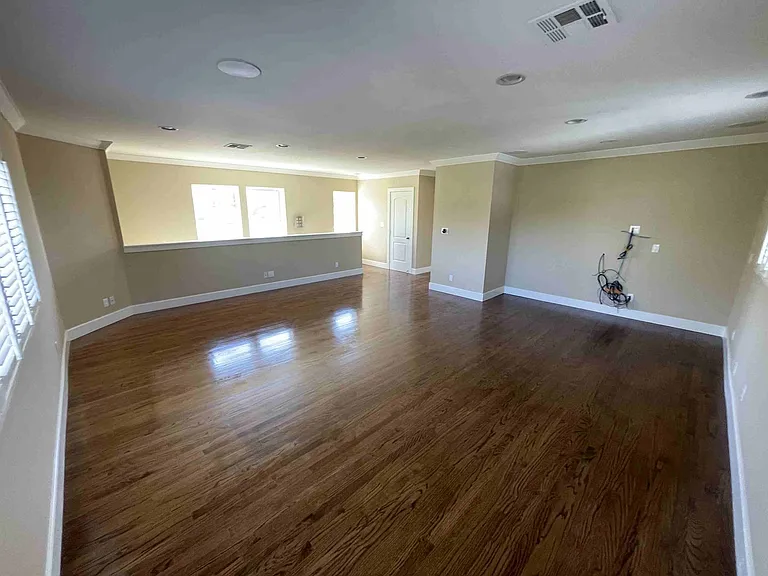 4432 Bakman Ave — Photo 24