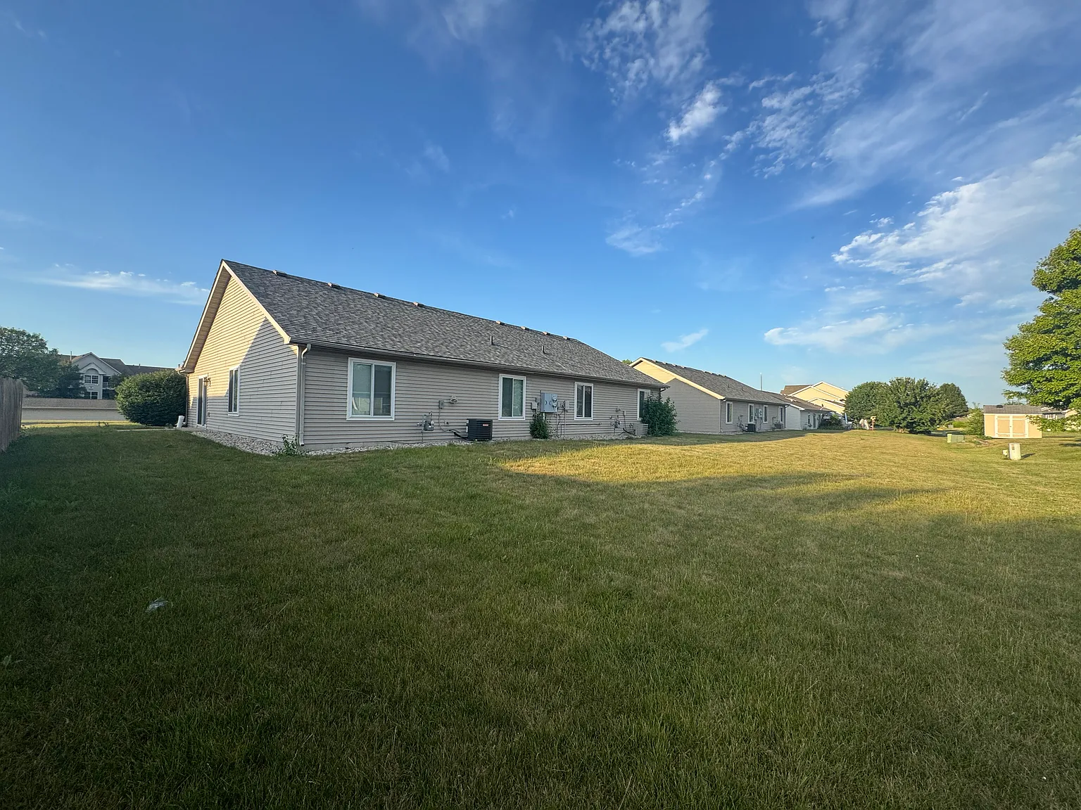 3 bed, 1230 sqft, $2,150 — Photo 2