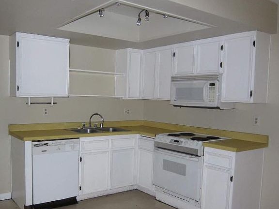 3rd image of 336 S Waterman Ave