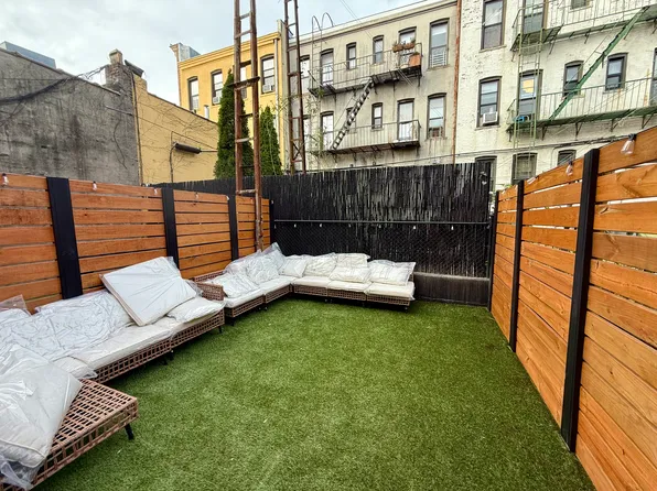 1853 Cornelia Street image 4 of 11