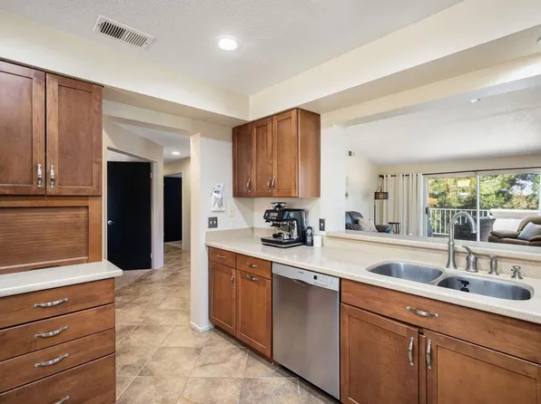 340 Vista Royale Dr, Palm Desert, CA 92211