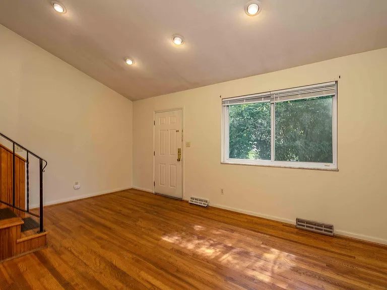 77 W Northwood Ave #C — Photo 7