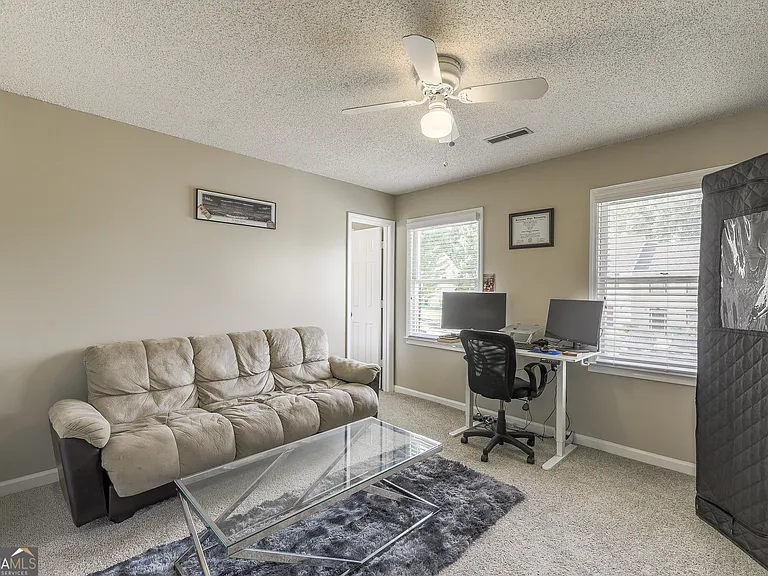 1022 Oaks Pkwy SE — Photo 10