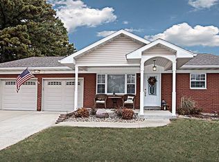 9153 Forest Dr, Fairview Heights, IL 62208