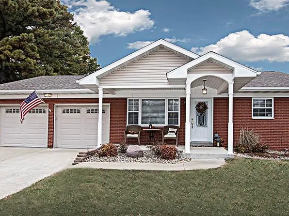 9153 Forest Dr, Fairview Heights, IL 62208