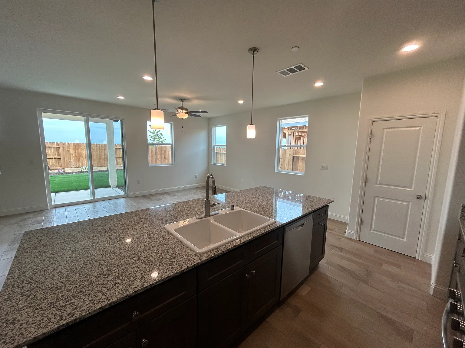 4 bed, 1869 sqft, $2,800 — Photo 3