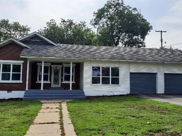 215 S 5th St, Paris, AR 72855