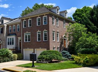 3907 Barcroft Mews Ct, Falls Church, VA 22041
