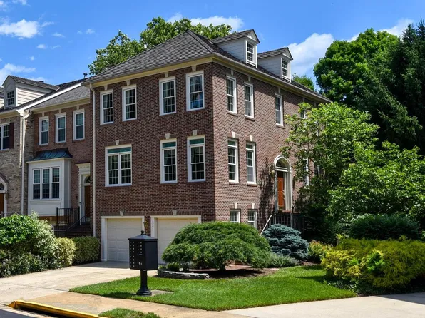 3907 Barcroft Mews Ct, Falls Church, VA 22041