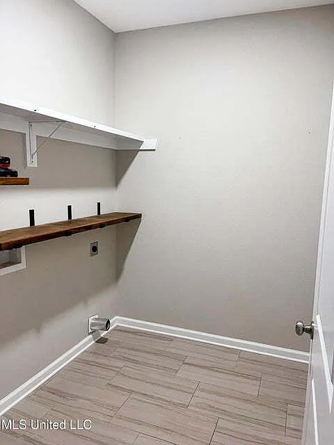 3 bed, 2.0 bath, 1332 sqft, $2,000 — Photo 2
